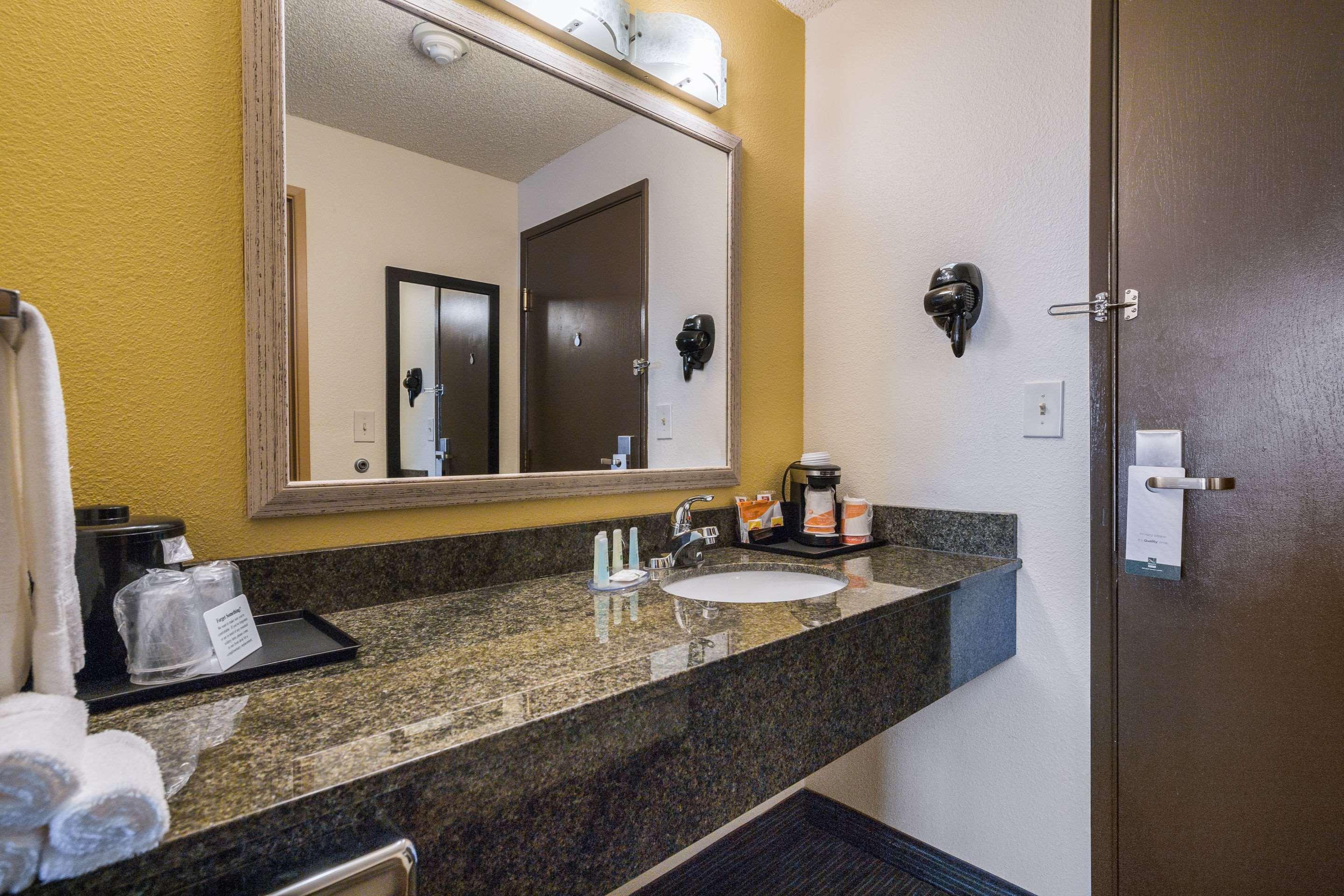 Quality Inn & Suites Silverdale Bangor-Keyport Екстер'єр фото