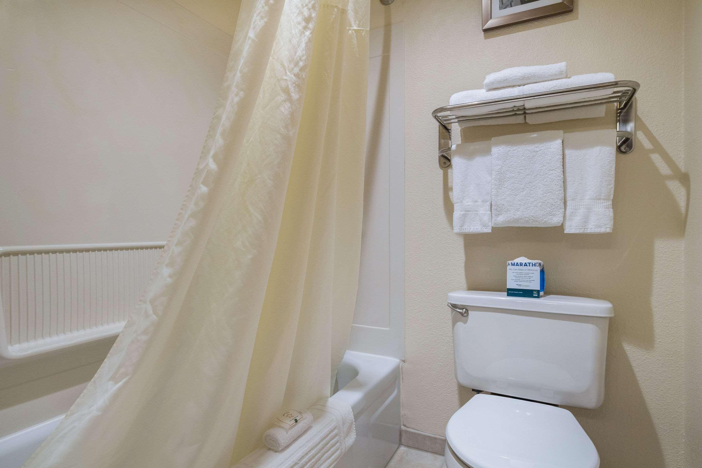 Quality Inn & Suites Silverdale Bangor-Keyport Екстер'єр фото