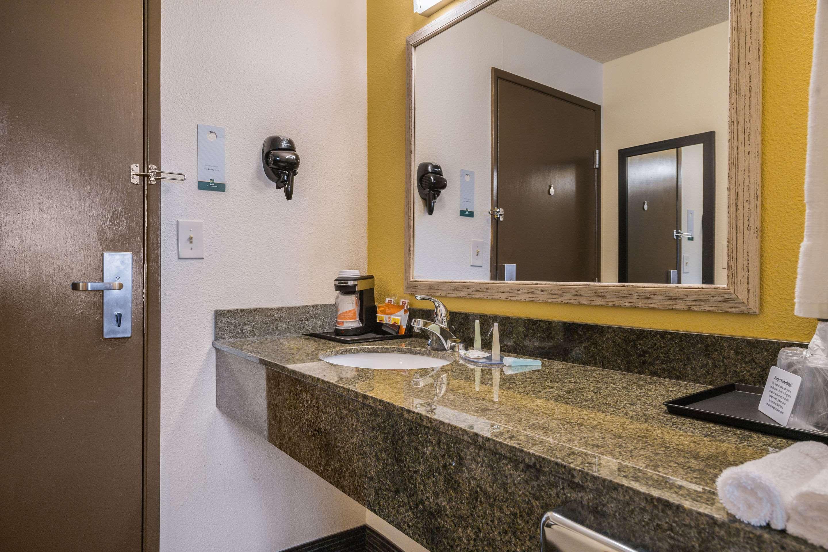 Quality Inn & Suites Silverdale Bangor-Keyport Екстер'єр фото