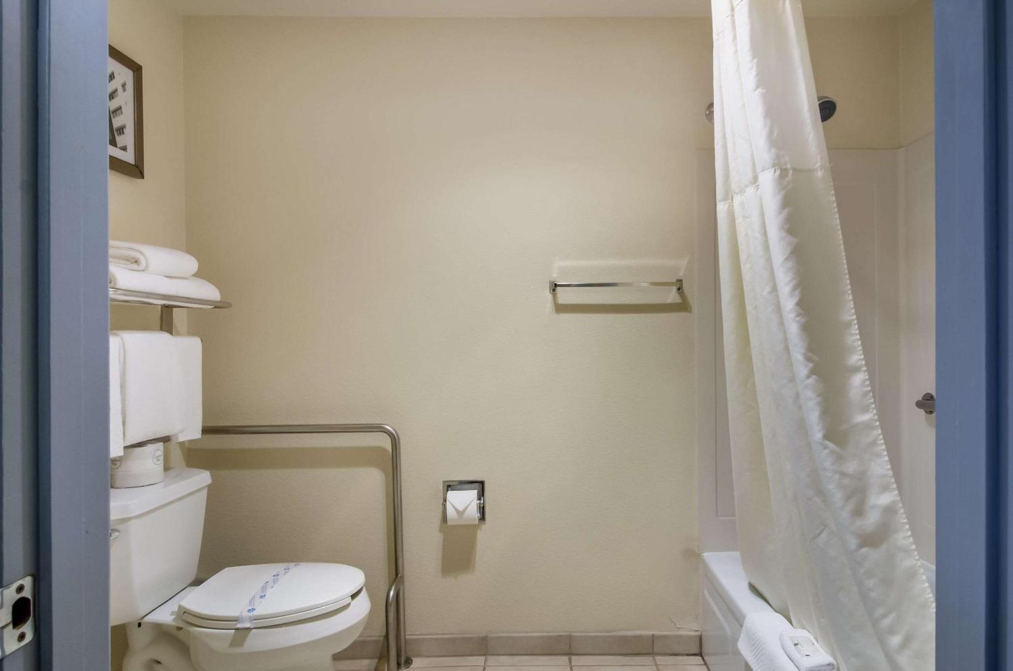 Quality Inn & Suites Silverdale Bangor-Keyport Екстер'єр фото