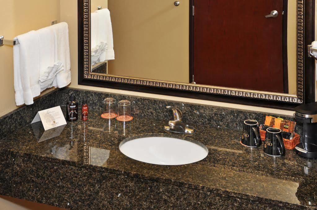 Quality Inn & Suites Silverdale Bangor-Keyport Екстер'єр фото